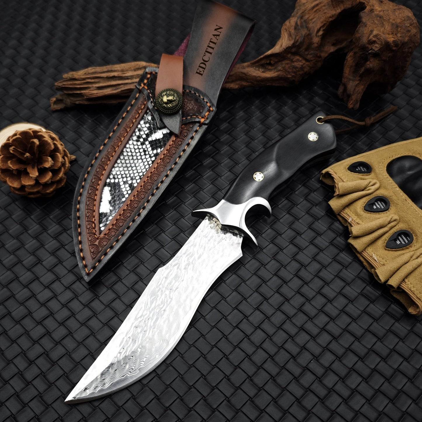 Obsidian Fang Damascus Hunting Knife - 105-Layer VG10 & Ebony Handle