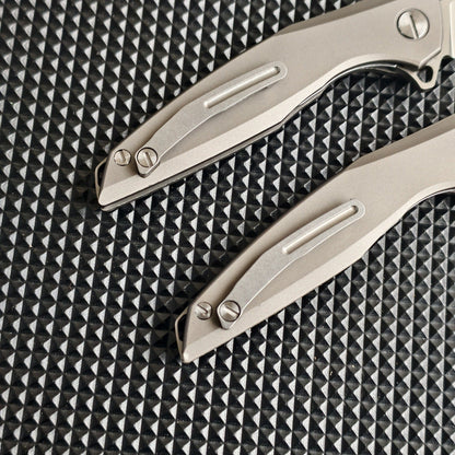Razor-Edge Bear Claw D2 Steel Folding Knife - Carbon Fiber & Rosewood Options