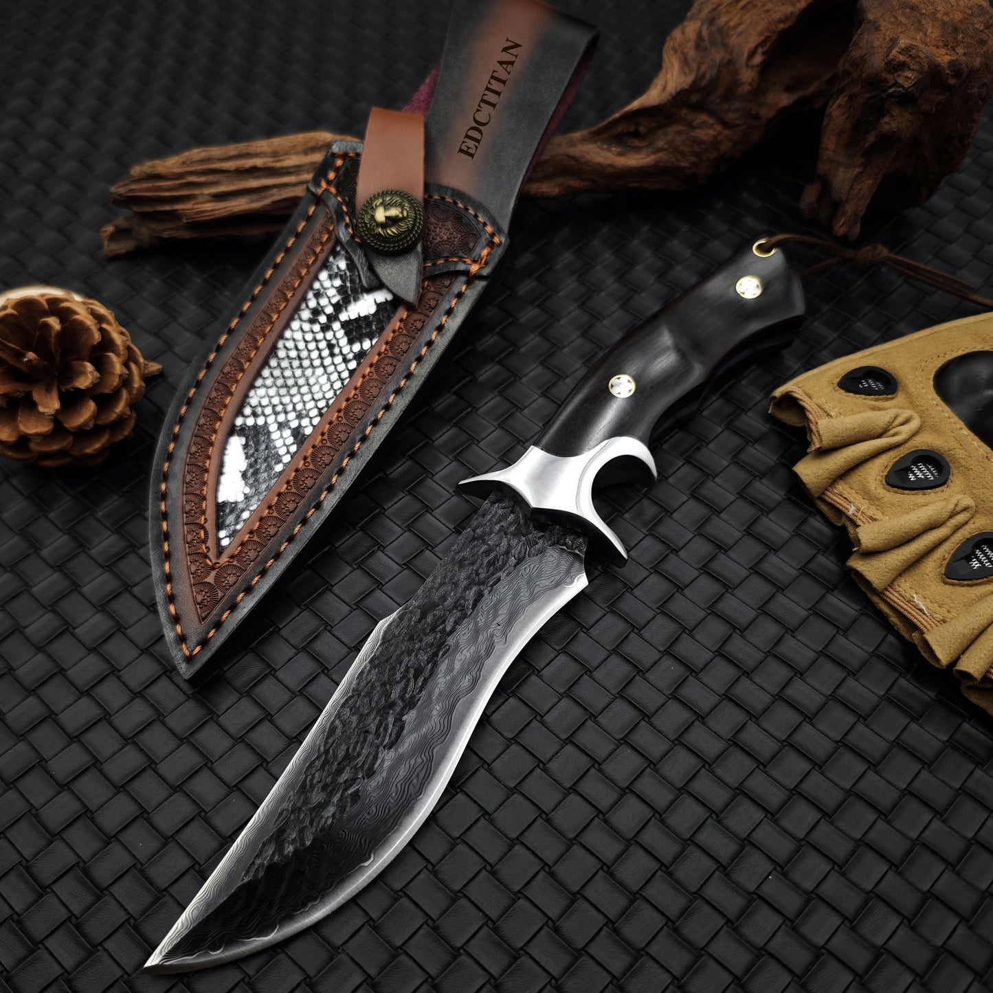 Obsidian Fang Damascus Hunting Knife - 105-Layer VG10 & Ebony Handle